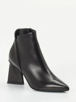 Konstantin Starke – Ankle Boots aus Kalbleder schwarz