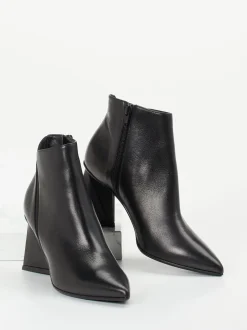 Konstantin Starke – Ankle Boots aus Kalbleder schwarz