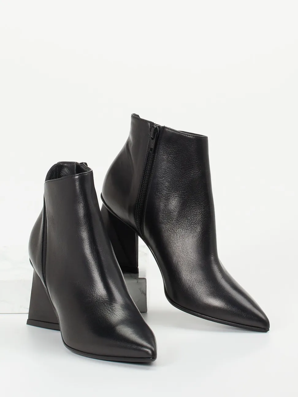 Konstantin Starke – Ankle Boots aus Kalbleder schwarz