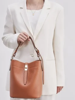 Konstantin Starke – Bucket Bag aus Leder Cognacbraun