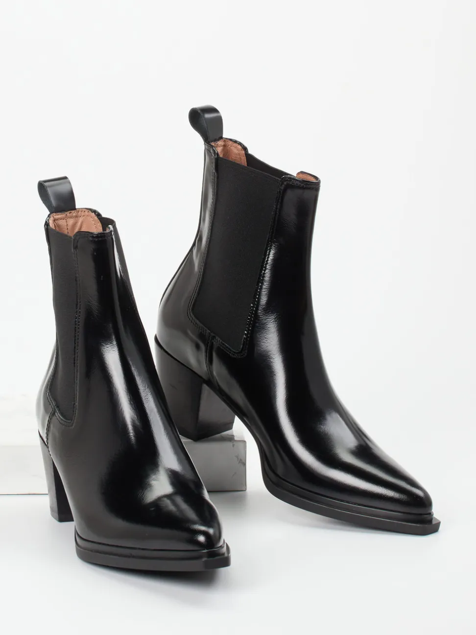 Konstantin Starke – Chelsea Boots aus Hochglanzleder schwarz
