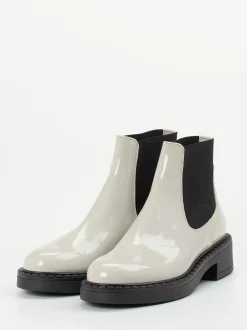 Konstantin Starke – Chelsea Boots aus Lackleder cremegrau