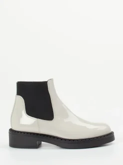 Konstantin Starke – Chelsea Boots aus Lackleder cremegrau