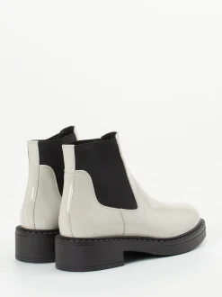 Konstantin Starke – Chelsea Boots aus Lackleder cremegrau