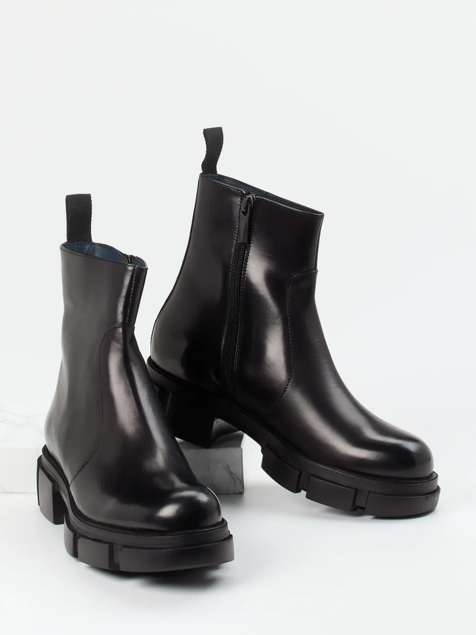 Konstantin Starke – Chunky-Stiefelette aus Kalbleder schwarz