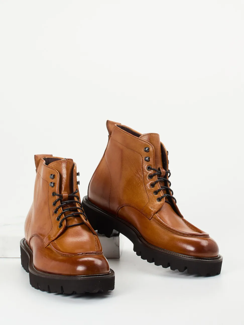 Konstantin Starke – Derby-Boots aus Büffelleder cognac
