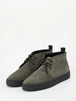 Konstantin Starke – Desert Boot aus Veloursleder olivgrün