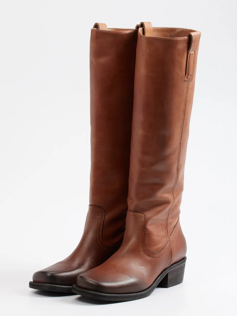 Konstantin Starke – Kniehohe Stiefel aus Kalbleder Cognac