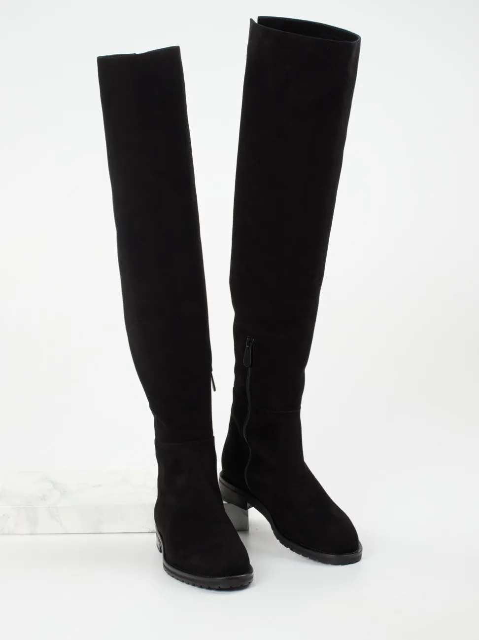 Konstantin Starke – Overknee-Stiefel aus Veloursleder schwarz