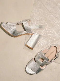 Konstantin Starke – Plateau-Sandalen aus Metallicleder Silber