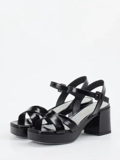 Konstantin Starke – Plateau-Sandalen aus Hochglanzleder schwarz