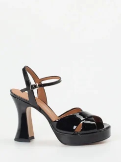 Konstantin Starke – Plateau-Sandalette aus Lackleder Schwarz