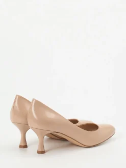 Konstantin Starke – Pumps aus Hochglanzleder in Nude