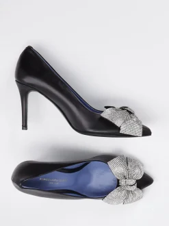 Konstantin Starke – Pumps aus Kalbleder mit Strassschleife