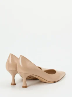 Konstantin Starke – Pumps aus Hochglanzleder in Beige