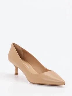 Konstantin Starke – Pumps aus Lackleder in Beige