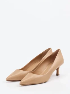 Konstantin Starke – Pumps aus Lackleder in Beige