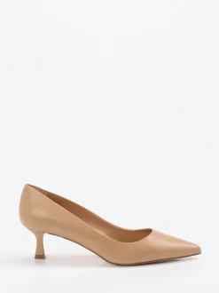 Konstantin Starke – Pumps aus Lackleder in Beige