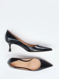 Konstantin Starke – Pumps aus Hochglanzleder schwarz