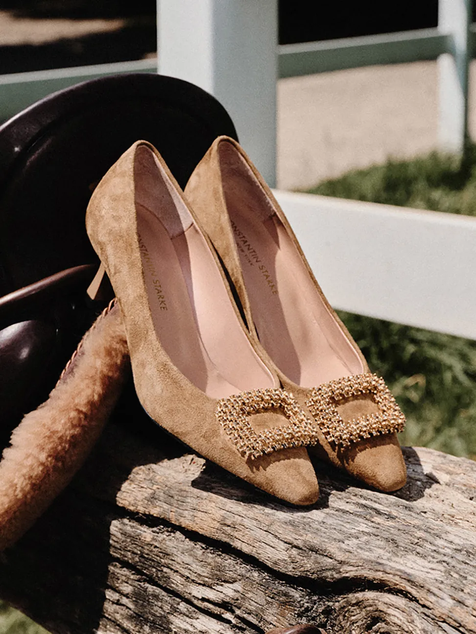 Konstantin Starke – Pumps aus Veloursleder cognac