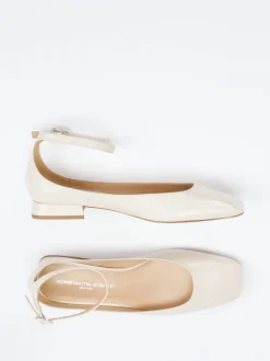 Konstantin Starke – Riemchen-Ballerinas aus Lackleder beige
