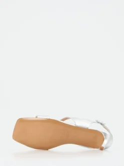 Konstantin Starke – Sandalette aus Metallicleder silber