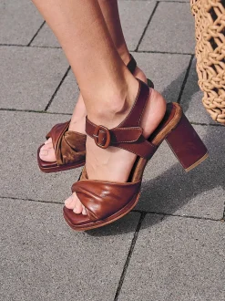 Konstantin Starke – Sandalen aus Lammleder in Braun