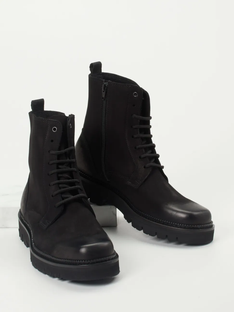 Konstantin Starke – Schnürboots aus Nubukleder schwarz