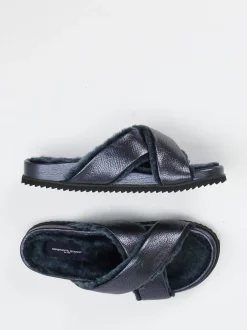 Konstantin Starke – Slides aus Metallicleder in Blau