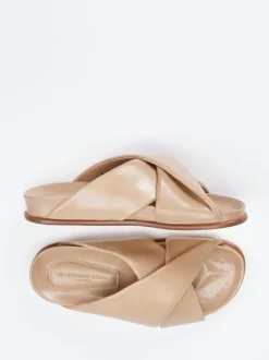 Konstantin Starke – Slides aus Lammleder in Beige