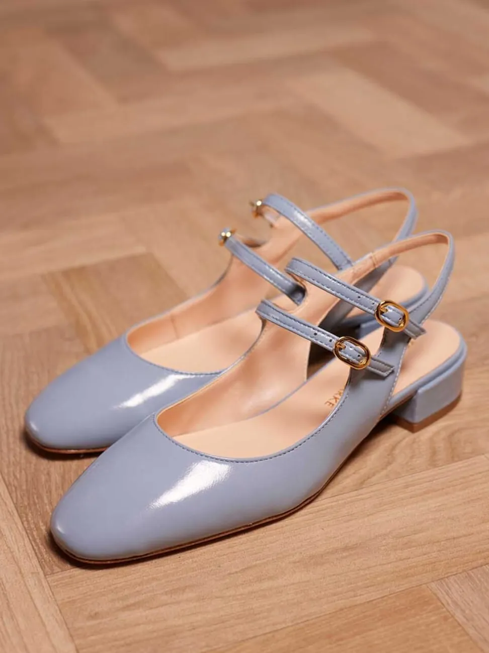 Konstantin Starke – Slingback-Pumps aus Lackleder Pastellblau