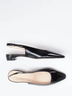 Konstantin Starke – Slingpumps aus Lackleder Schwarz