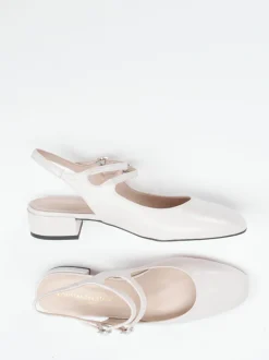 Konstantin Starke – Slingpumps aus Lackleder cremeweiß