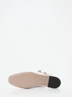 Konstantin Starke – Slingpumps aus Lackleder cremeweiß