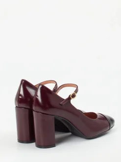 Konstantin Starke – Spangenpumps aus Hochglanzleder Bordeaux
