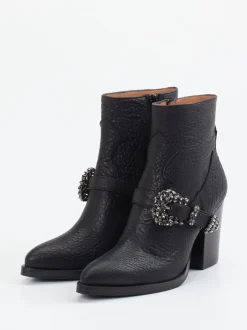 Konstantin Starke – Stiefelette aus geprägtem Leder schwarz