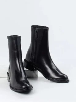 Konstantin Starke – Stiefelette aus Glattleder Schwarz