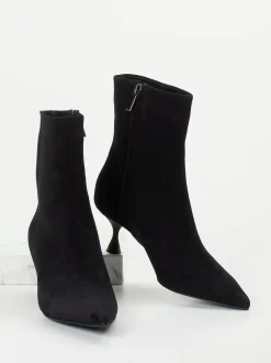 Konstantin Starke – Stiefelette aus Veloursleder Schwarz