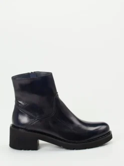 Konstantin Starke – Stiefelette aus Lammleder Tintenblau
