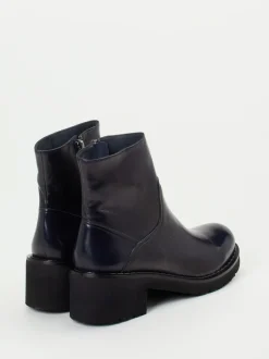 Konstantin Starke – Stiefelette aus Lammleder Tintenblau