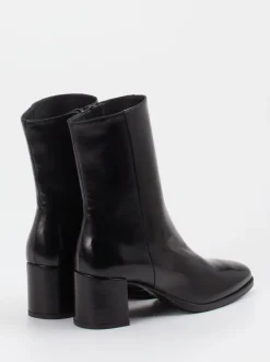 Konstantin Starke – Stiefelette aus Lammleder Schwarz