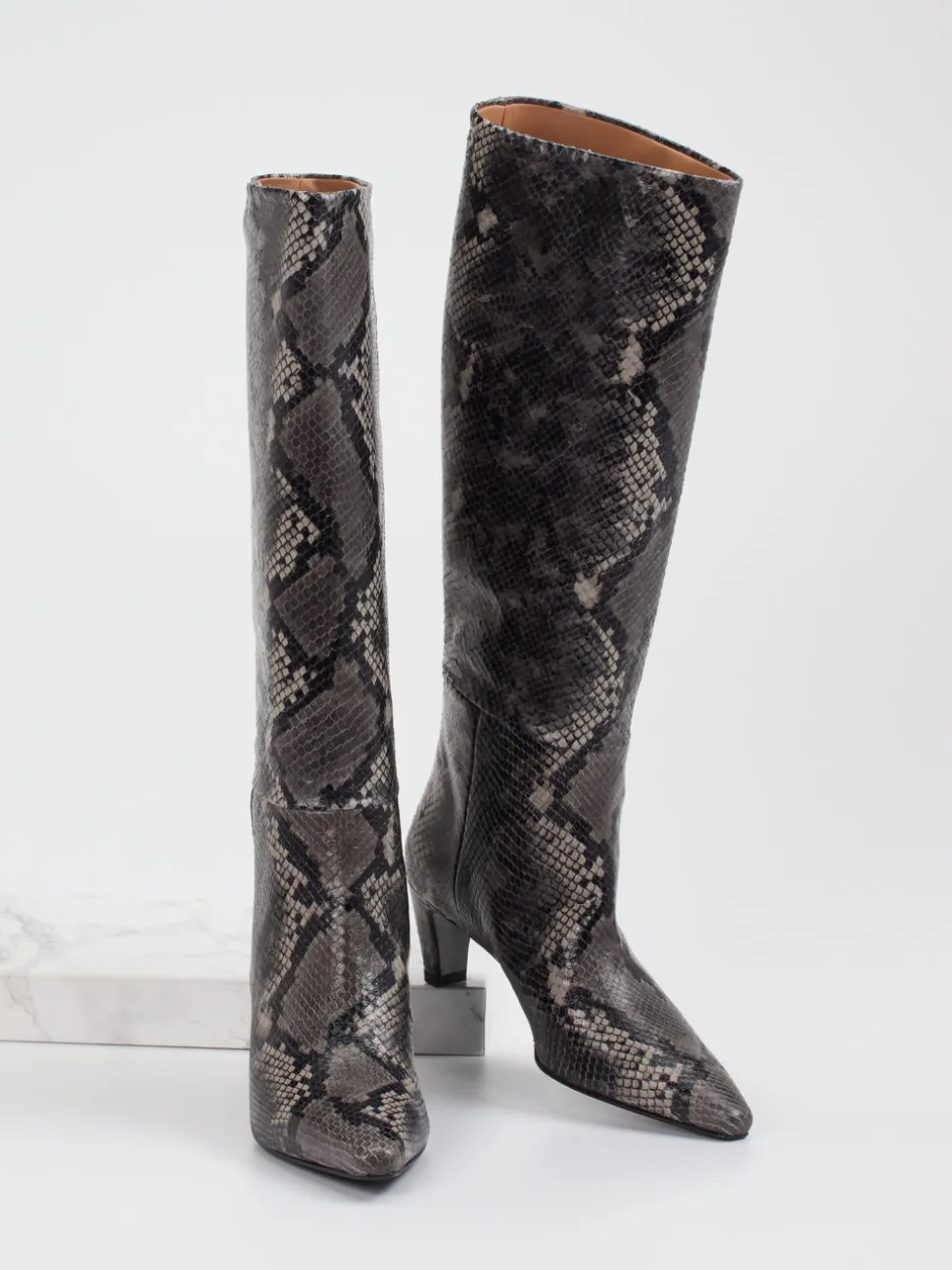 Konstantin Starke – Stiefel aus geprägtem Leder grau
