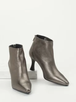 Konstantin Starke – Stiefelette aus Metallicleder grau