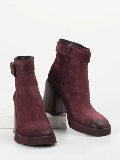 Konstantin Starke – Stiefeletten aus Veloursleder Bordeaux