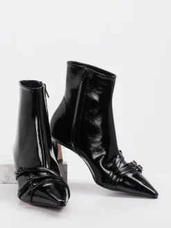 Konstantin Starke – Stiefelette aus Lackleder Schwarz