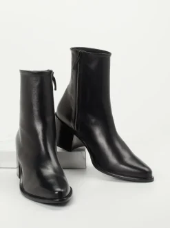Konstantin Starke – Stiefelette aus Lammleder Schwarz
