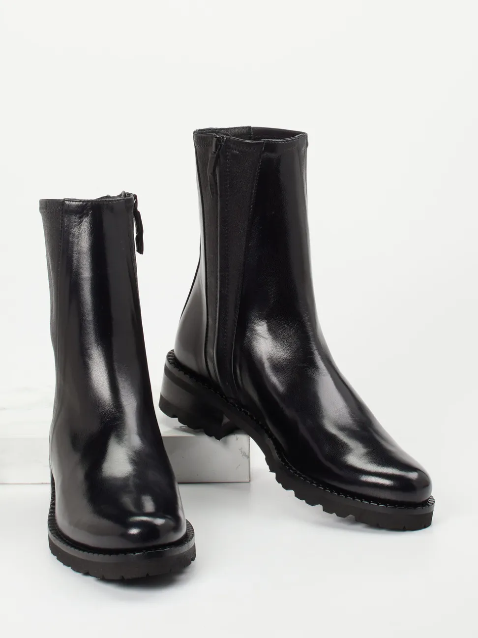 Konstantin Starke – Stiefelette aus Lammleder Schwarz