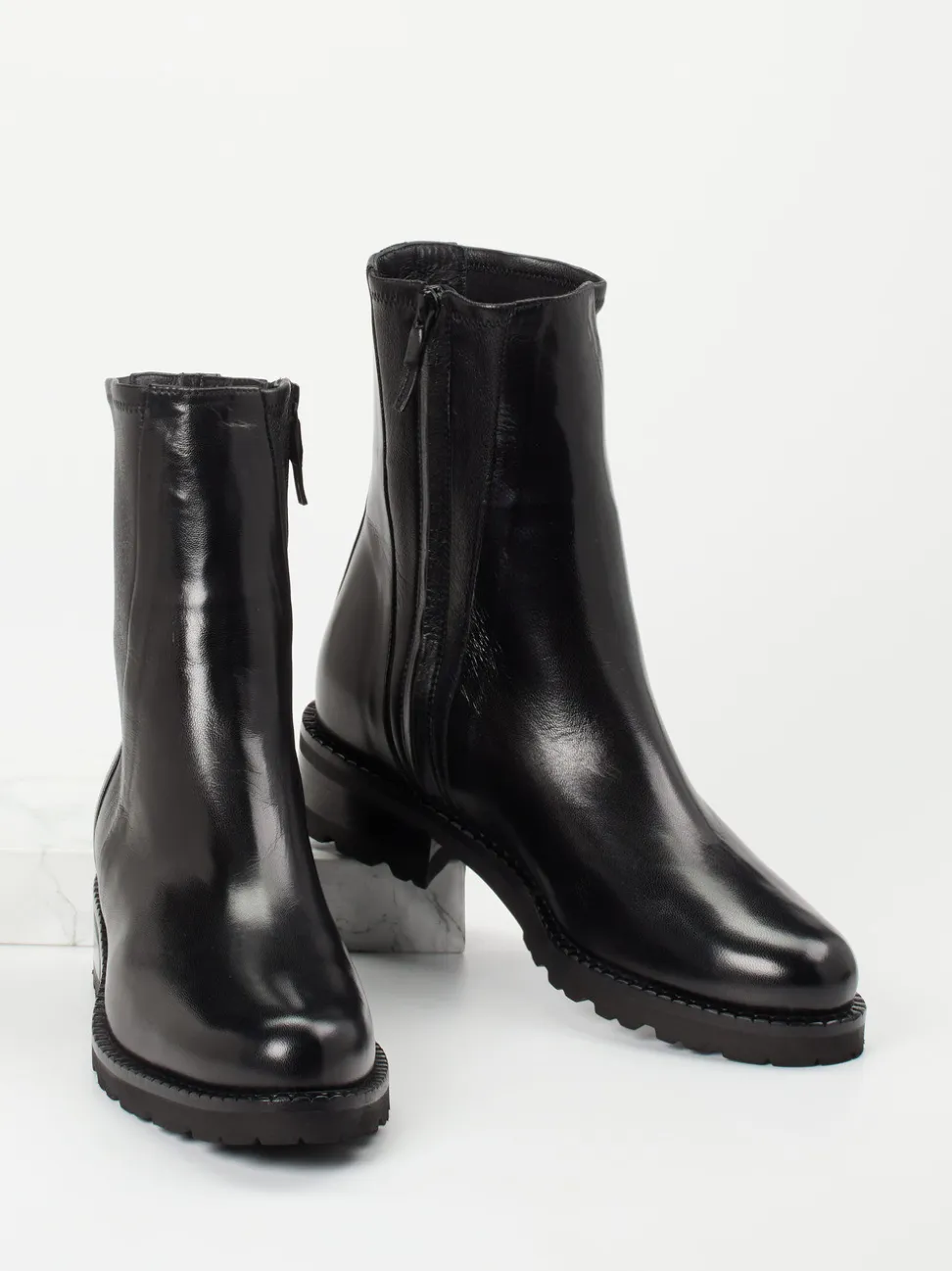 Konstantin Starke – Stiefelette aus Lammleder Schwarz