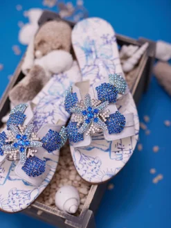 Konstantin Starke – Zehensandalen aus Lammleder Weiß-Blau