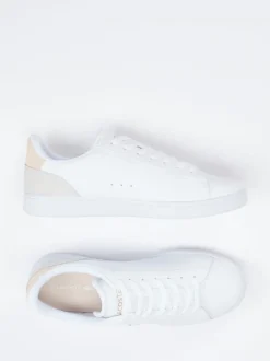 Lacoste – Sneaker aus Leder in Weiß mit Roségold